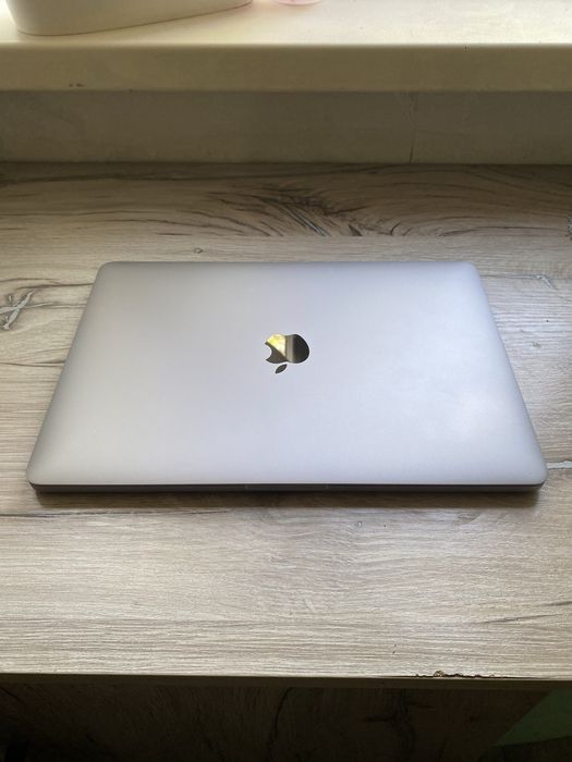 MacBook pro 13 2020 продаю срочно