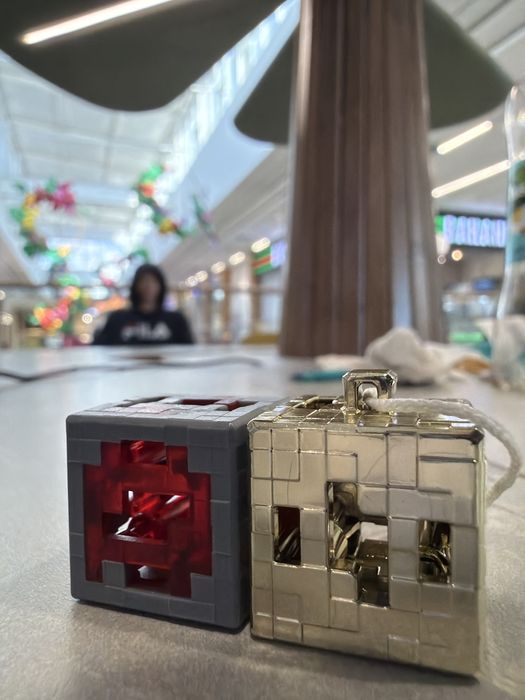 продаю фигурки kinder joy minecraft/stranger things