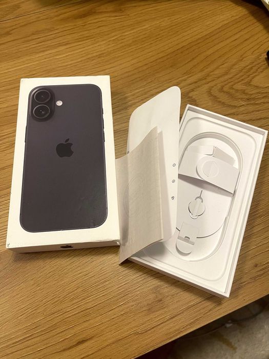 Iphone 16 128gb black (97% battery)