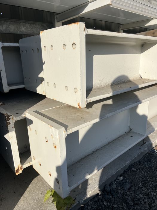 Stalpi metalici cu talpi HEB 300//6.30 m