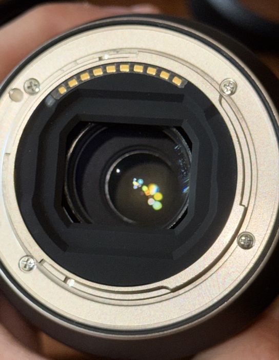Обектив Tamron 18- 300mm F/3.5-6.3 Di IlI-A VC VXD за Sony E-mount