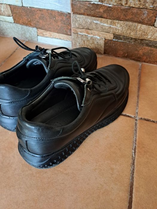 Adidasi piele, nr 37