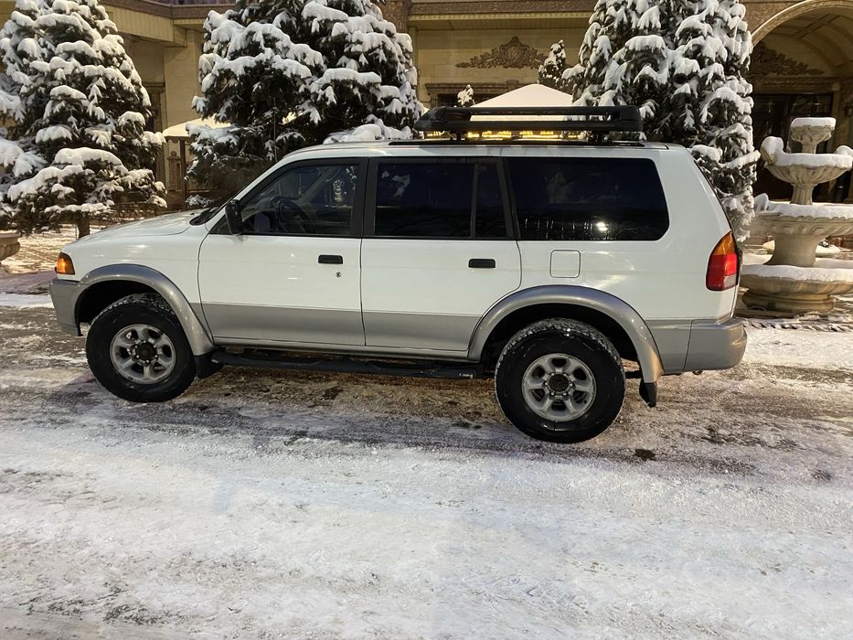 Продам montero sport