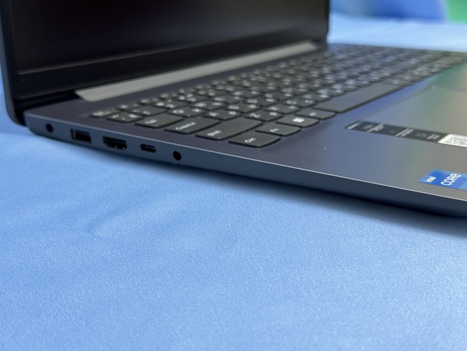 Ноутбук для работы и учебы Lenovo 2024г