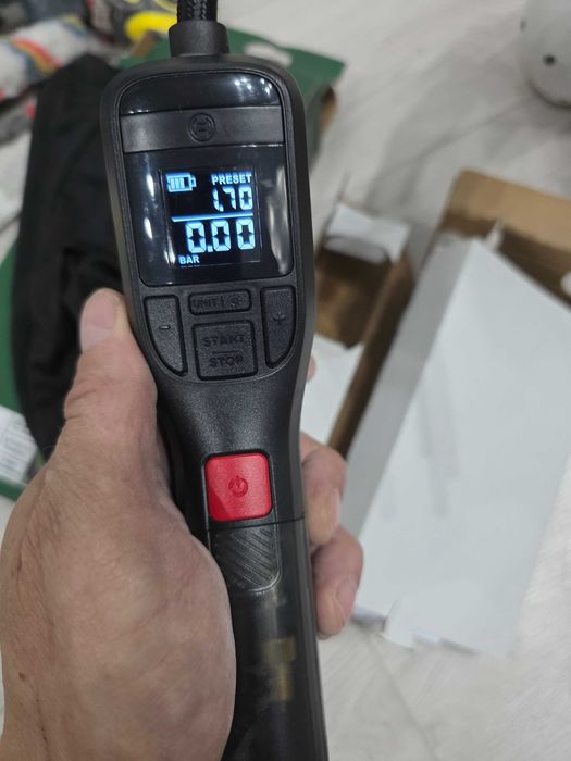 Pompa pneumatica cu acumulator integrat Li-Ion, 3.6 V, 3 Ah, 10 bar