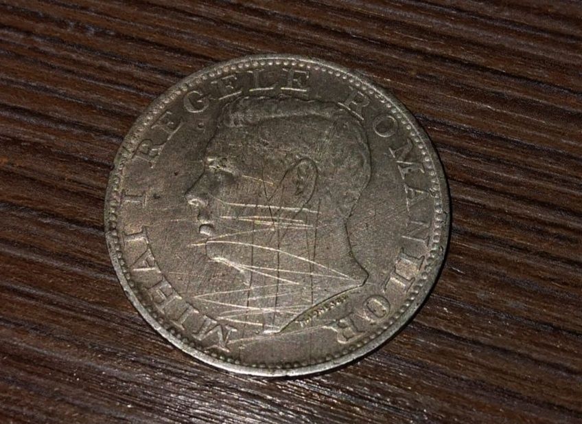 Vând monede vechii..2 sunt de argint..preț negociabil.!