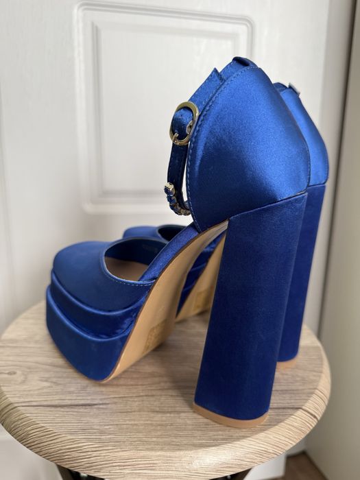 Versace модел -  обувки на ток платформа турско синьо сатен нови 37