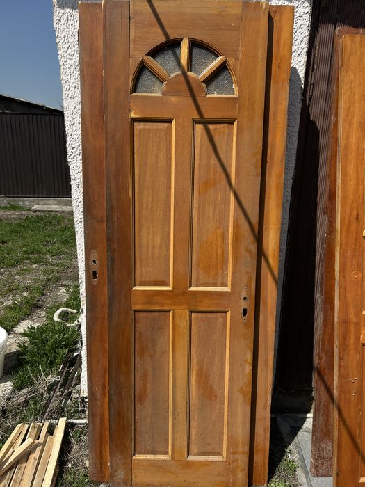 Двери деревянные межкомнатные