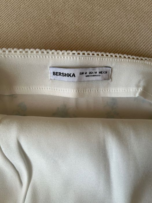 Бял потник с принт на цветя в coquette стил