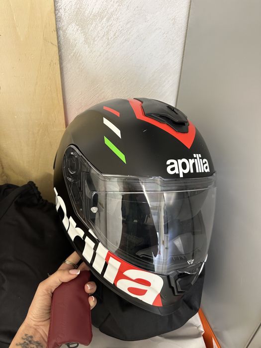 Продава се каска Aprilia (нова)