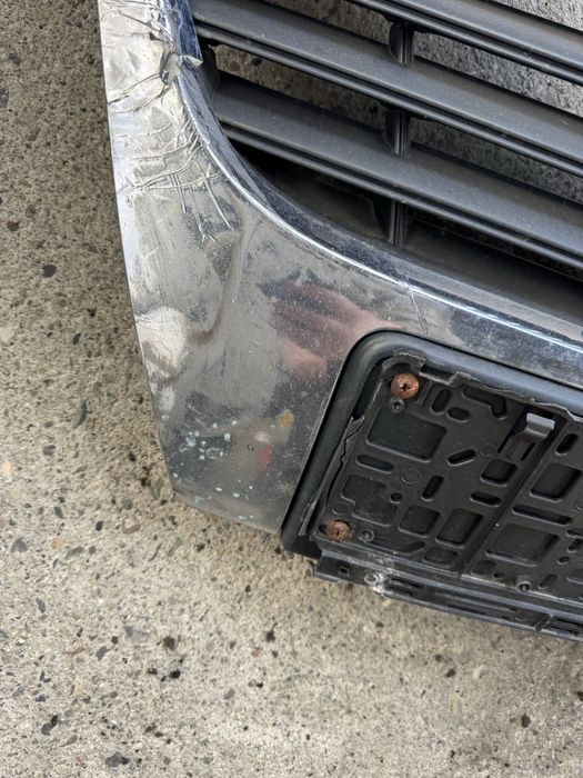 Grila centrala bara fata radiator vw passat b6 fisurata cu defect