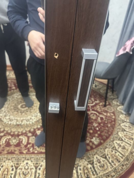 Шкаф сатылады айнасы бар