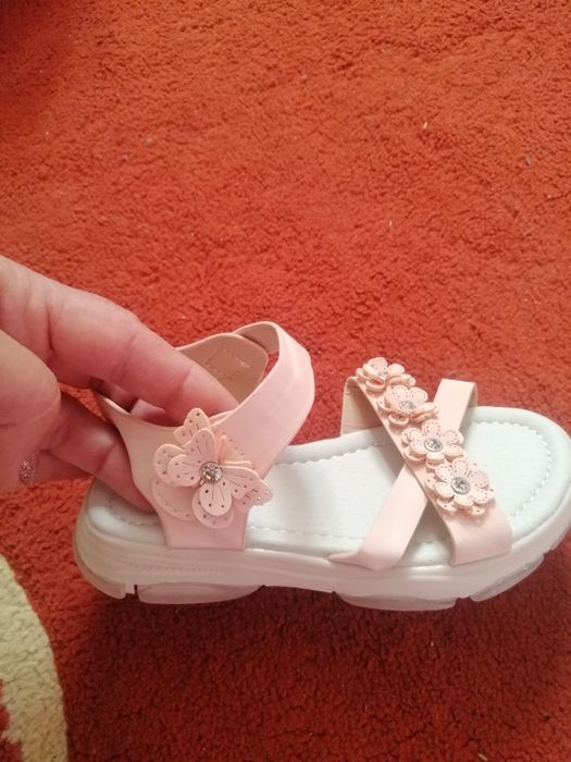 Vând sandalute fetite mărimea 29!!Noi cumpărate vara trecuta!