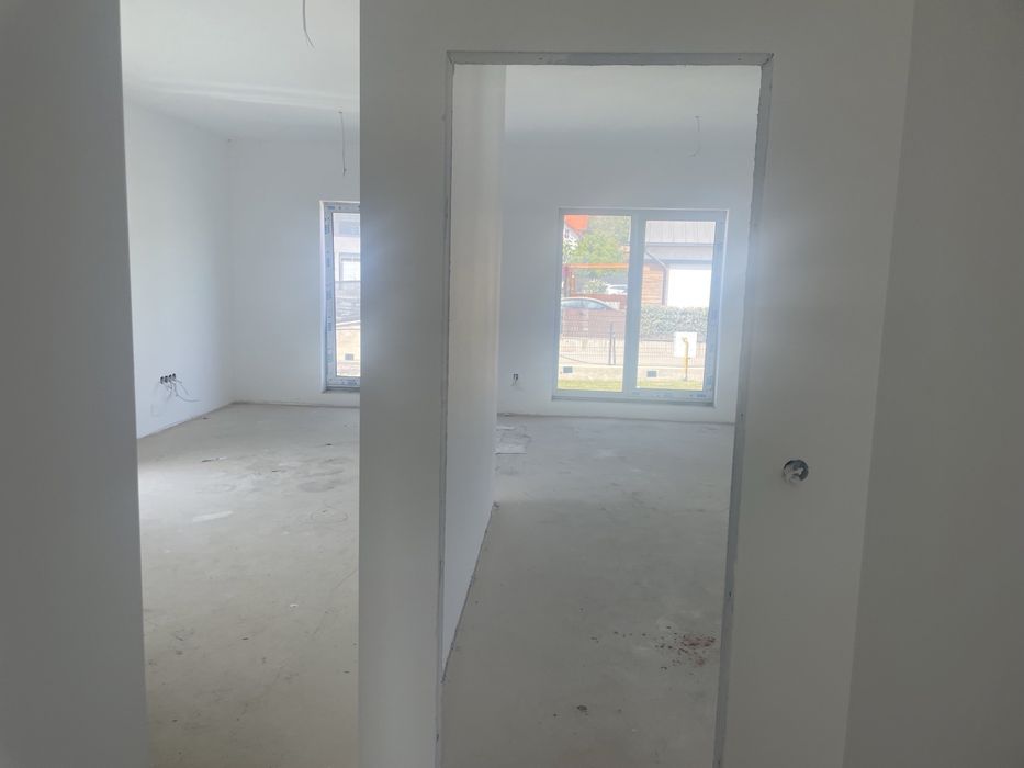 Vand casa Sub-Coasta (in spate la OMV)