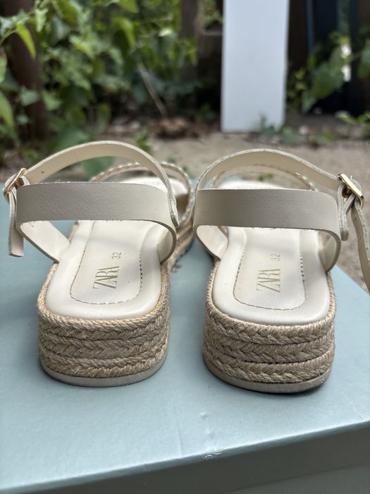 Vand sandale zara , marimea 32