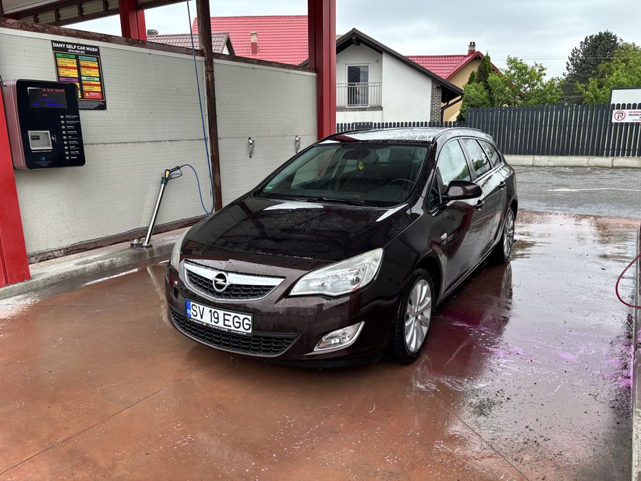 OPEL Astra 2012