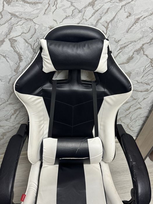 Игрровое компьютерное кресло