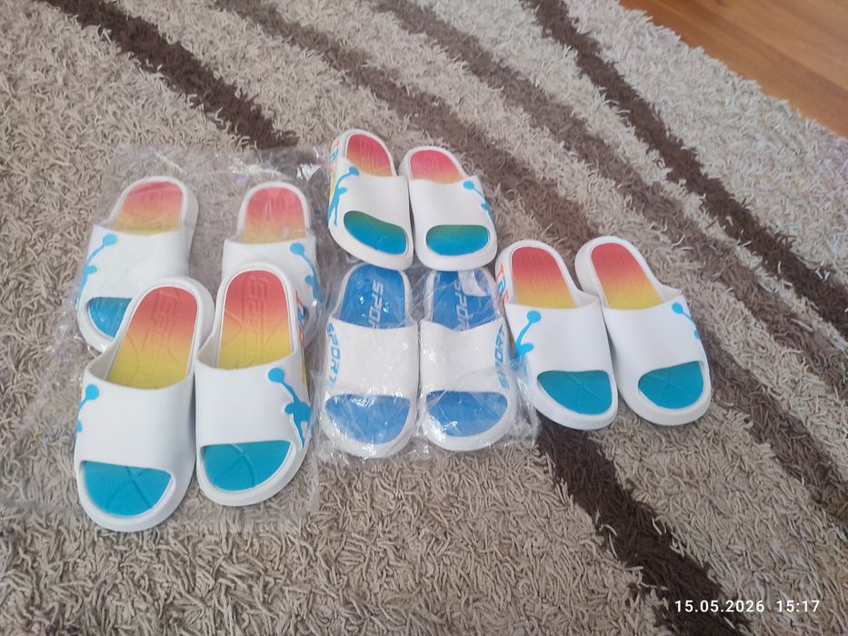 Продам детские шлепки