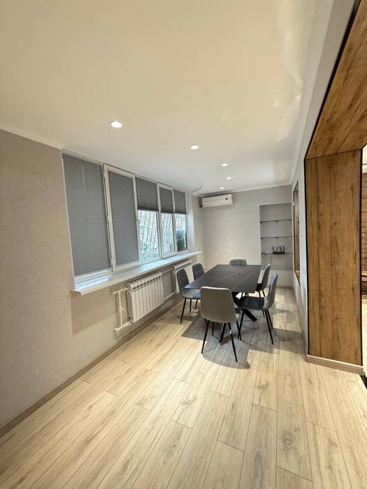 Продается 4/2/4 на Ойбек V1102