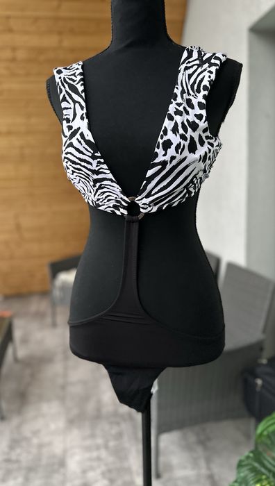 Costum de baie nou