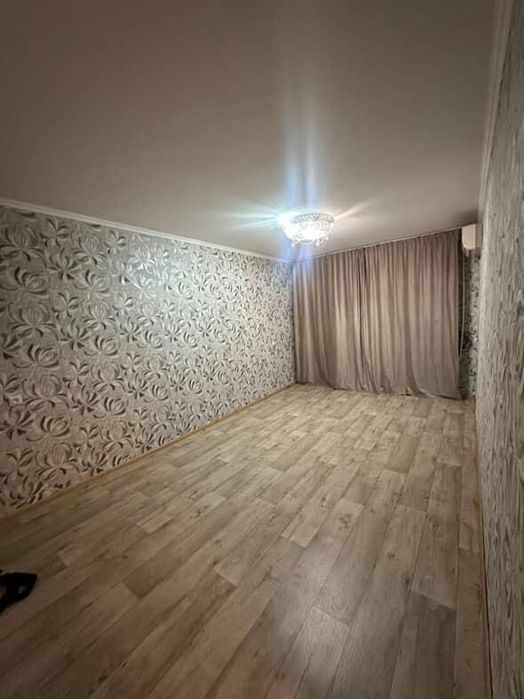 Продается - двухкомнатная квартира