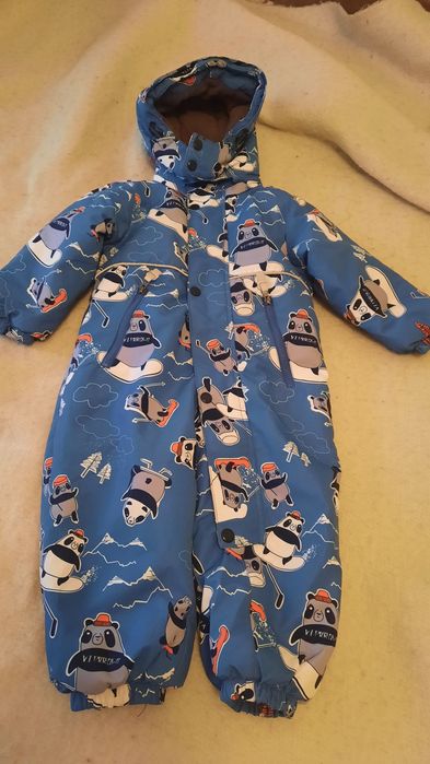 Продам почти новый детский комбинезон  для мальчика тёплый  20тыс