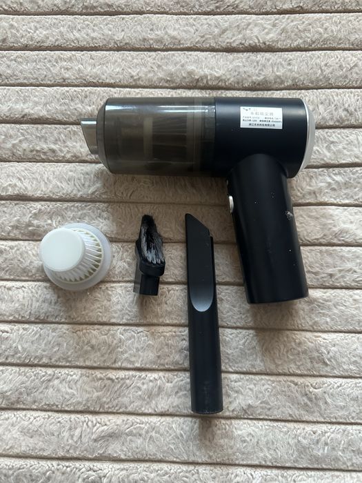 Автомобильный пылесос.