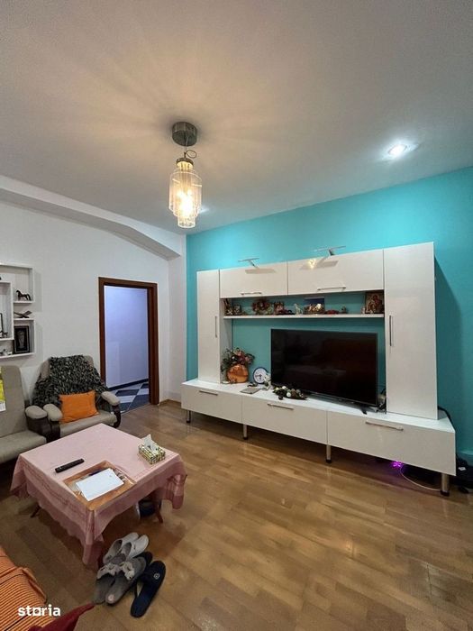 Apartament 3 camere Bd. Republicii , Sinaia cu curte si foisor