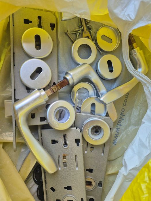 ИНТЕРИОРНИ ВРАТИ 3 БР. Като нови с брави, без касите