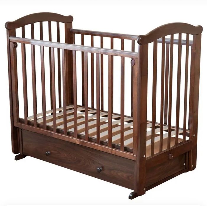 Продам кроватку детскую и стульчик