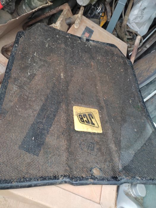 Решетка от трактора JCB