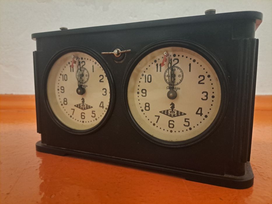 Шахматные часы Янтарь