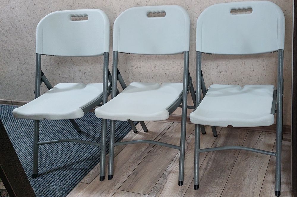 Стулья складные пластиковые 3шт.