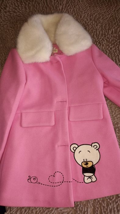 Новое пальто на девочек 120см