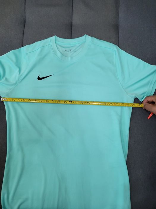 Чисто Нова Оригинална тениска Nike. Много свеж цвят