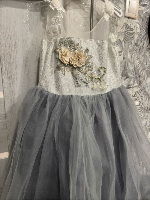 Нарядное платье на девочку