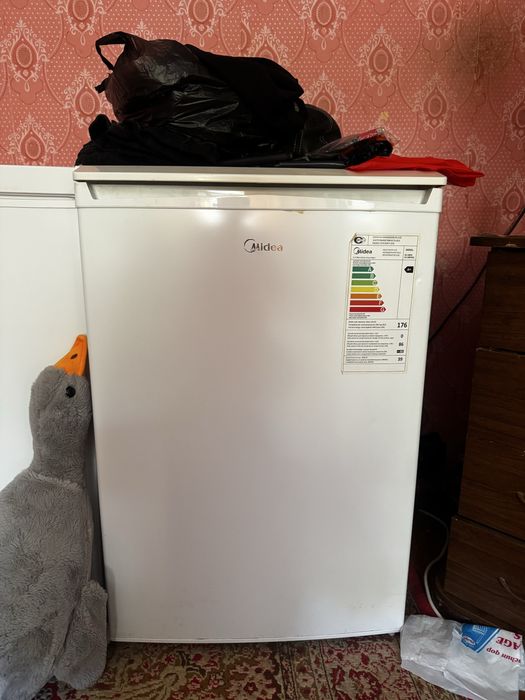 Продам Морозилка Midea