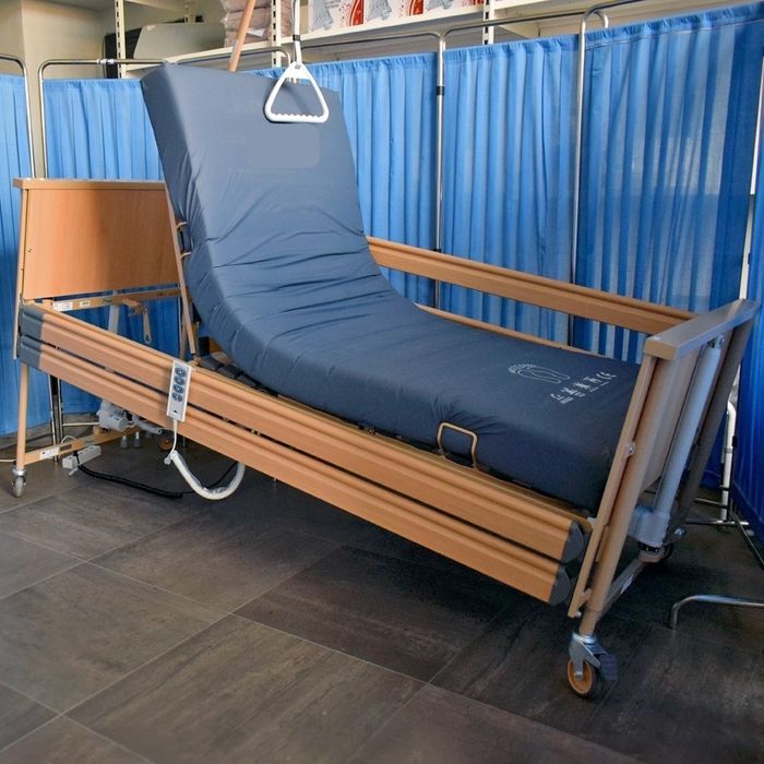 Vand pat pentru persoane cu dizabilitati.