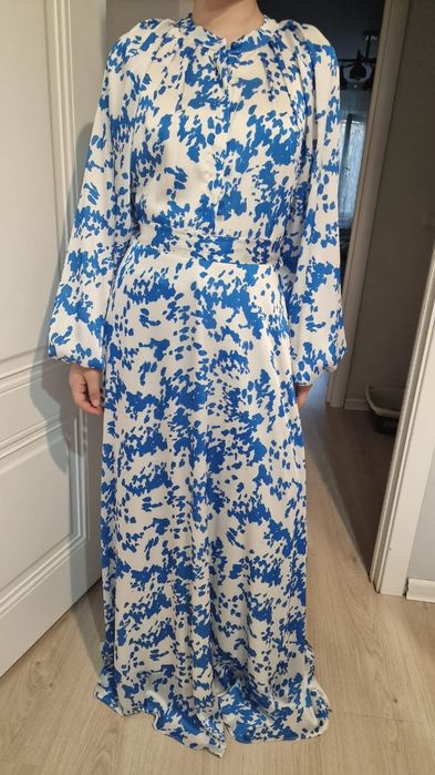 Красивое голубое платье