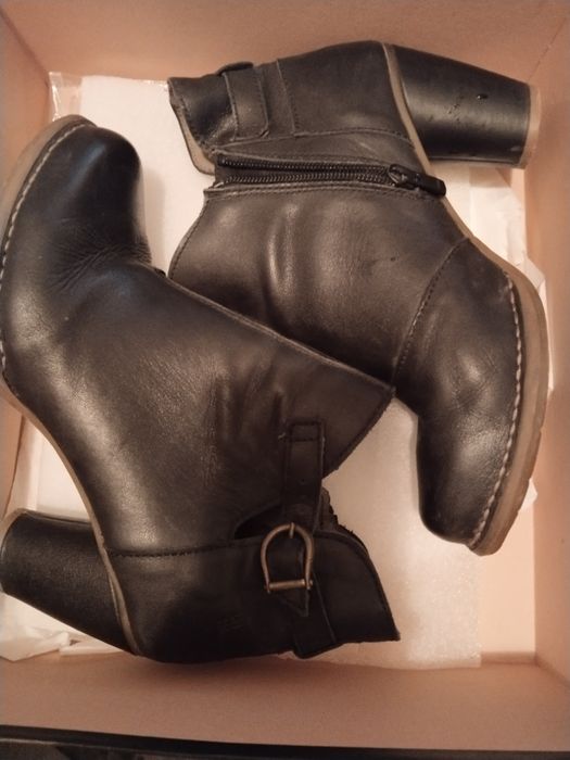 Дамски боти на висок ток