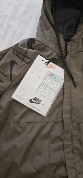Чисто нова ветровка Nike pro, тъмно зелена