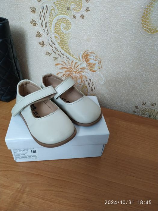 Продам детскую обувь