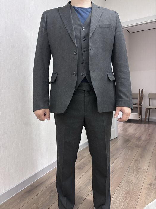 Продам классический костюм