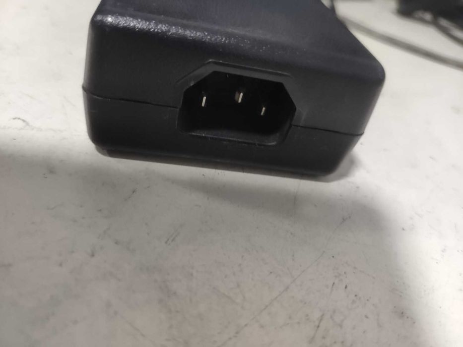 адаптер/захранване 12 V 5A (12 волата 5 ампера)