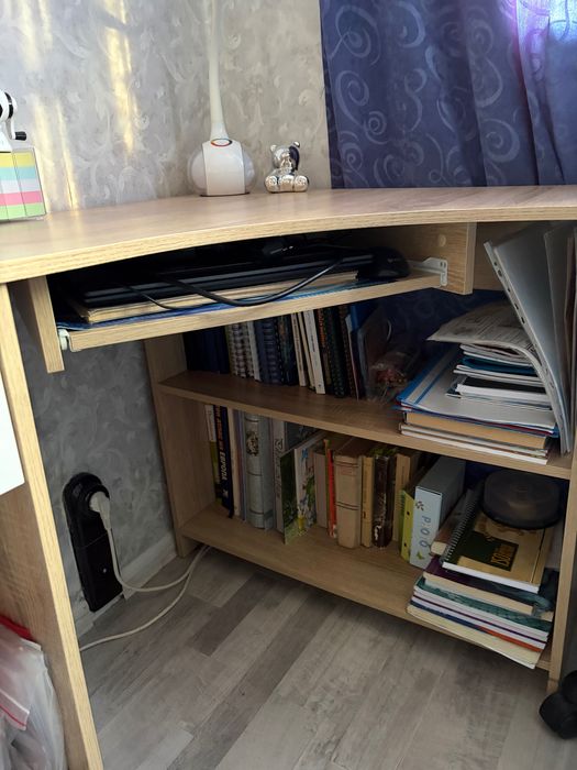 Ъглово бюро дъб сонама и бяло