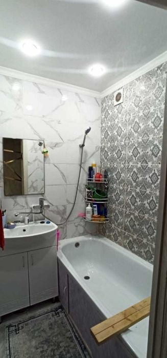продам 2 ком квартиру район Собеса