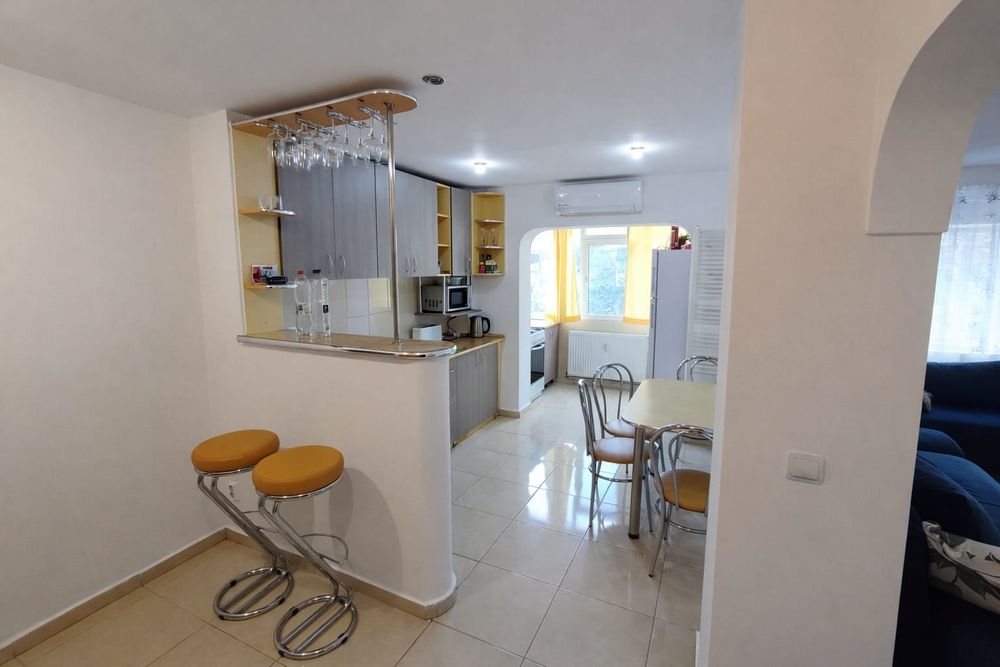Dau in chirie apartament cu doua camere central