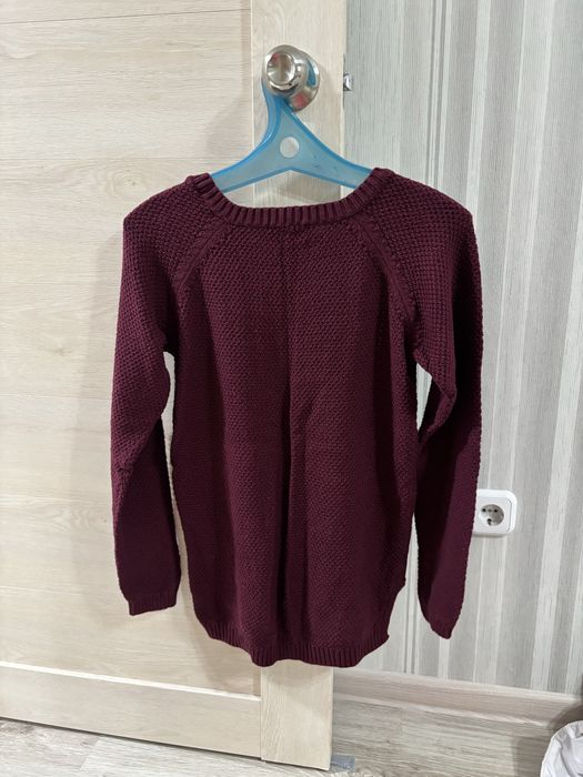 Вязанный свитер бордовый