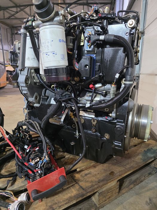 Motor Perkins 4 cilindri NJ 3808 ore putine