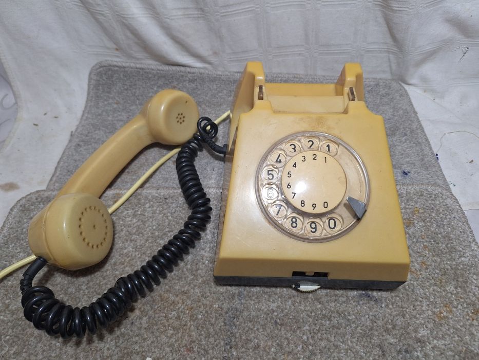 Telefon    vechi     .